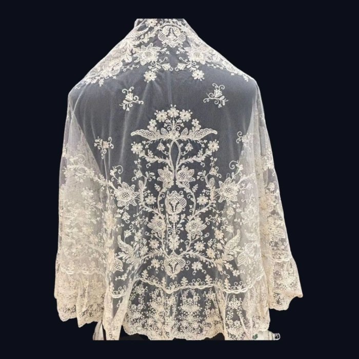 Mantilla 9667-1 volante